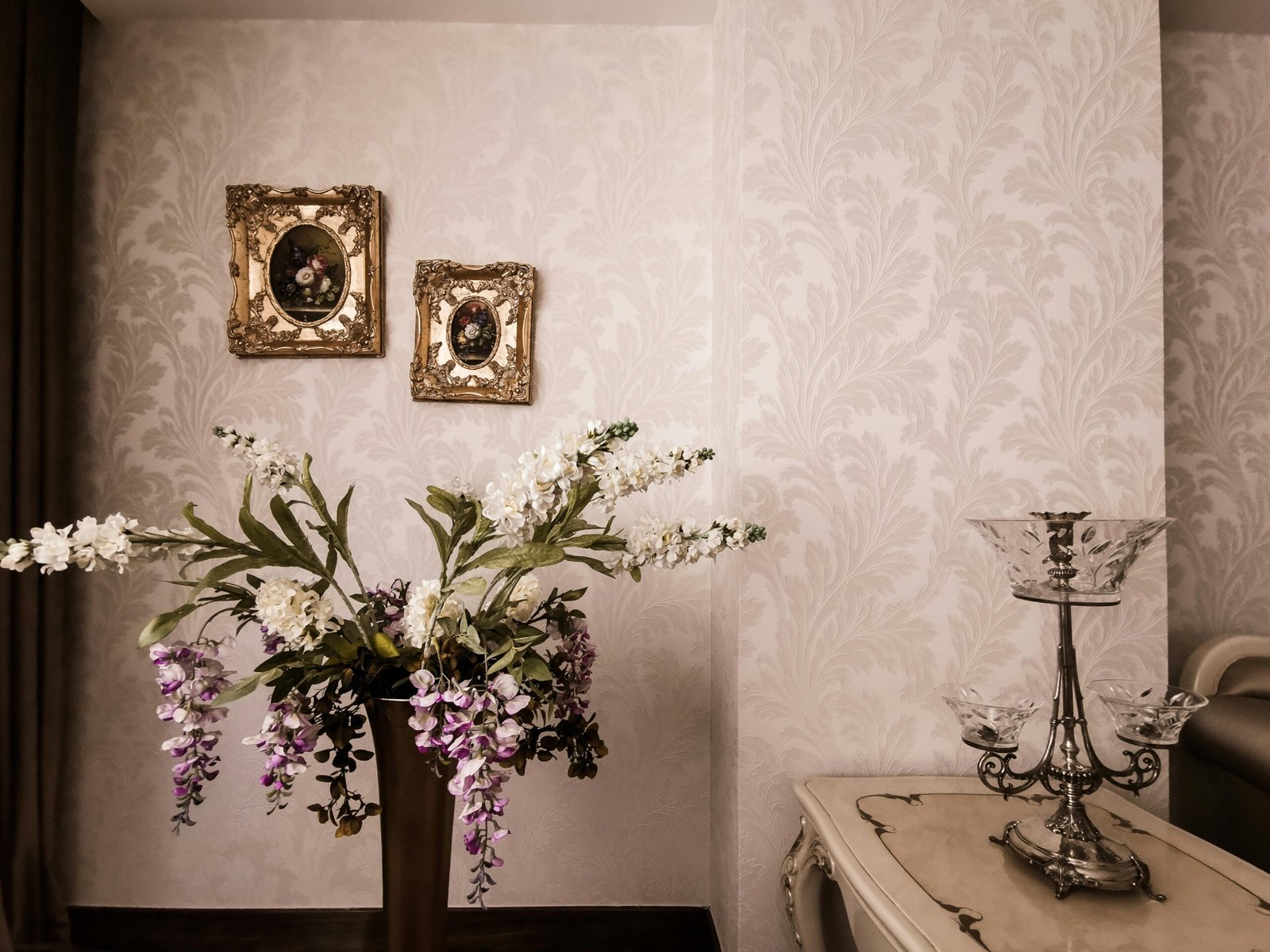 Modern Wall Decor Ideas to Transform Your Home